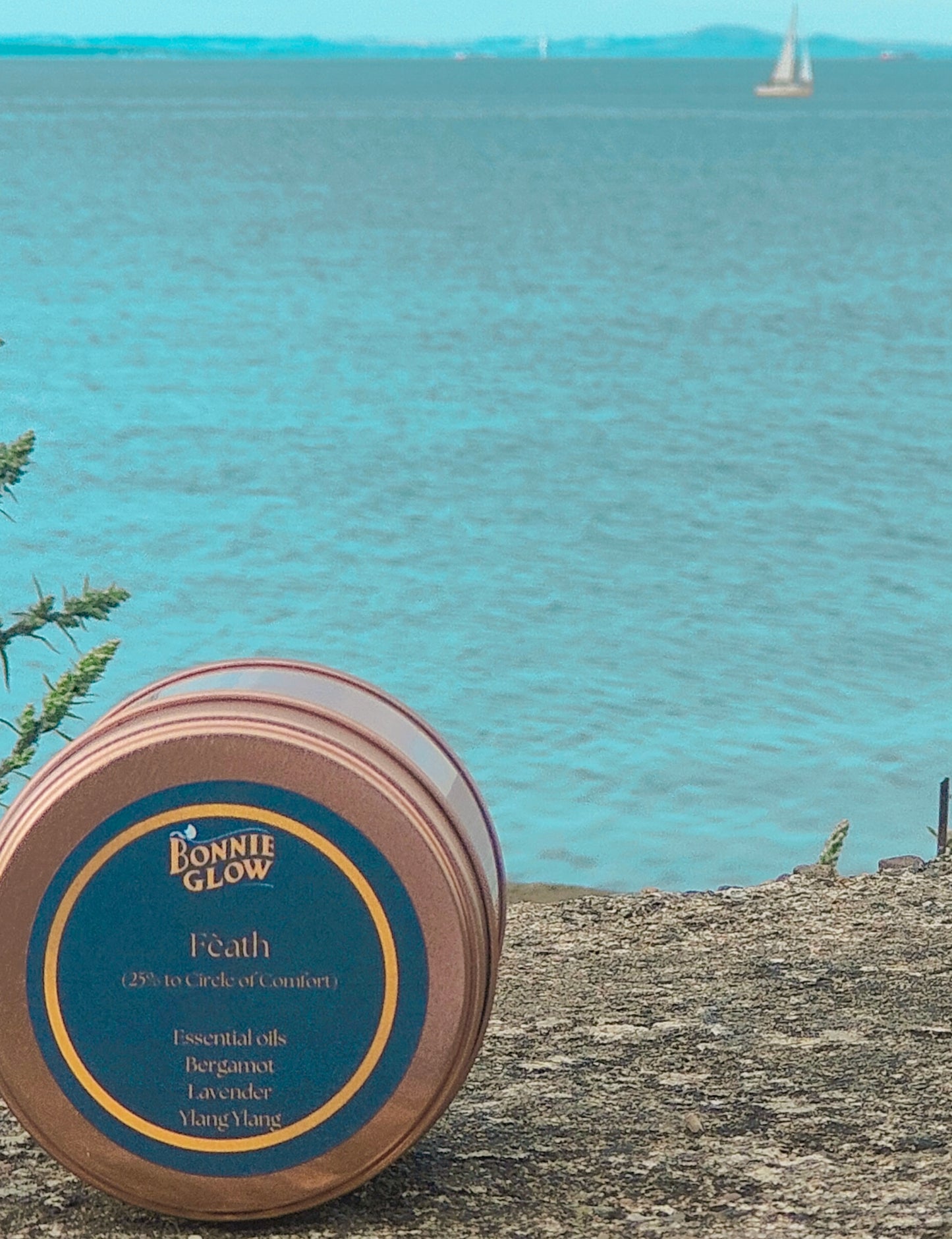 Fèath Candle with Essential Oils - Lavender, Bergamot and Ylang Ylang. 25% to Circle of Comfort