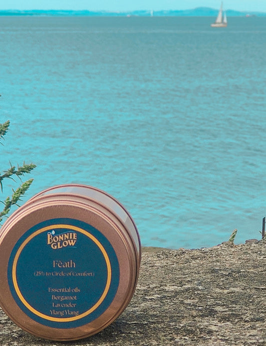 Fèath Candle with Essential Oils - Lavender, Bergamot and Ylang Ylang. 25% to Circle of Comfort